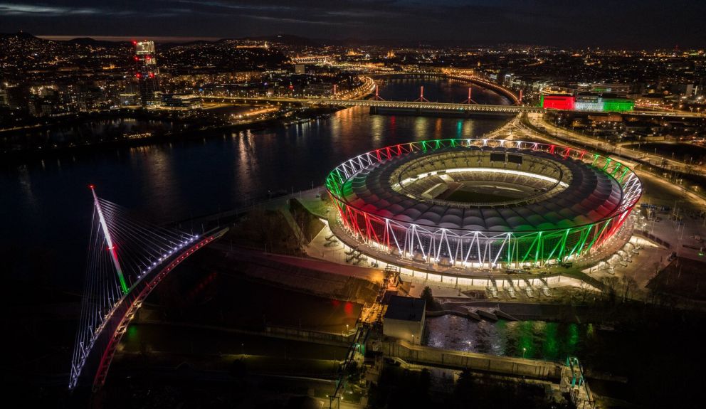 Nemzeti színekbe öltözött az Atlétikai Központ