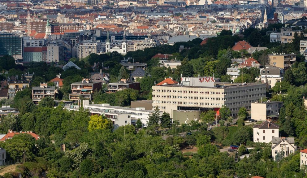 Indul a Munkásőrség egykori épületeinek bontása a Gellért-hegyen