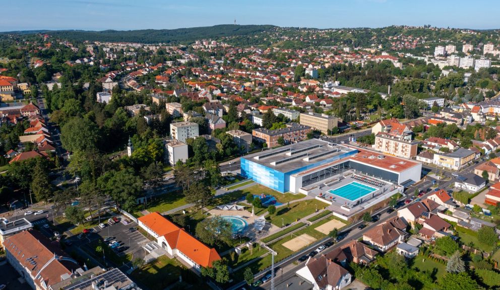 Átadták a háromszintes uszodakomplexumot Zalaegerszegen