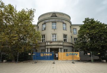 Újjáépül az egyetem szocreál főépülete Dunaújvárosban, elrajtolt a fejlesztés